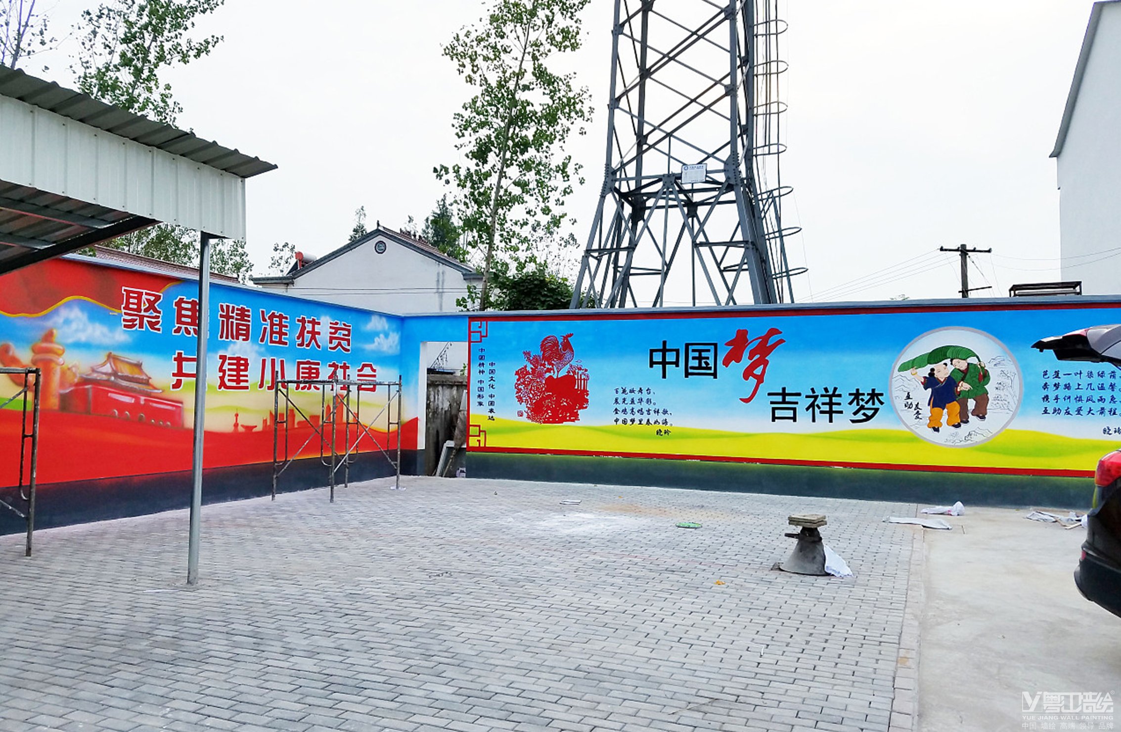 粤江墙绘与广告喷绘在建筑工地外墙比较